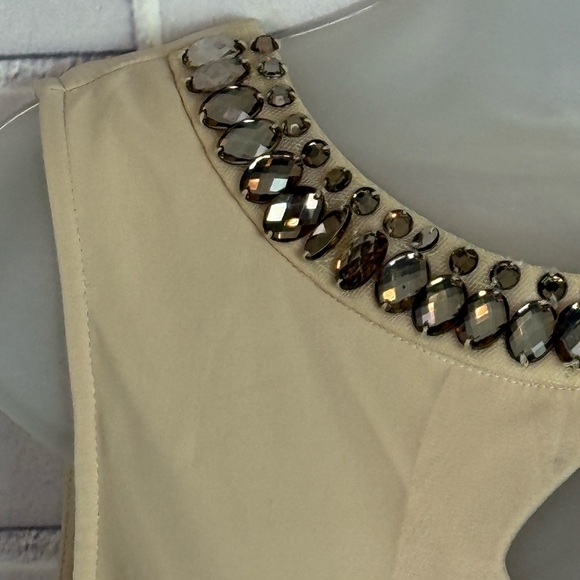 CB Elegant Cream Sleeveless midi Dress/size 10 - Picture 4 of 10